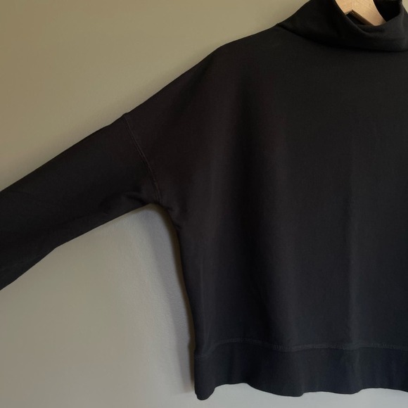 Vuori Cleo Sweatshirt Black Funnelneck Size Small Casual Comfortable Athletic - Picture 7 of 16